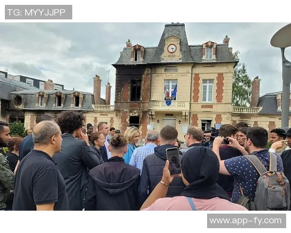 法国庆祝阿尔及利亚晋级引发骚乱巴黎政府紧急发出安全警告